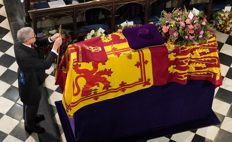 Последний ход королевы: все ритуалы, символы и знаки во время церемонии похорон Елизаветы II