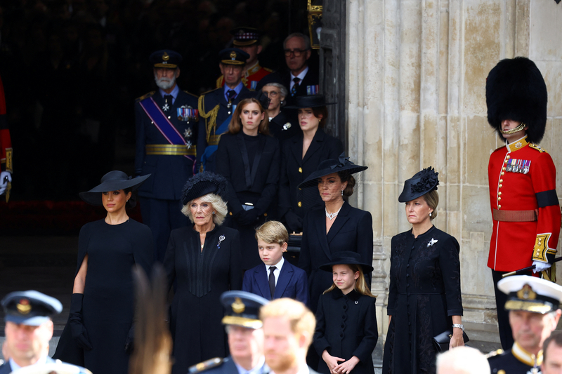 Последний ход королевы: все ритуалы, символы и знаки во время церемонии похорон Елизаветы II